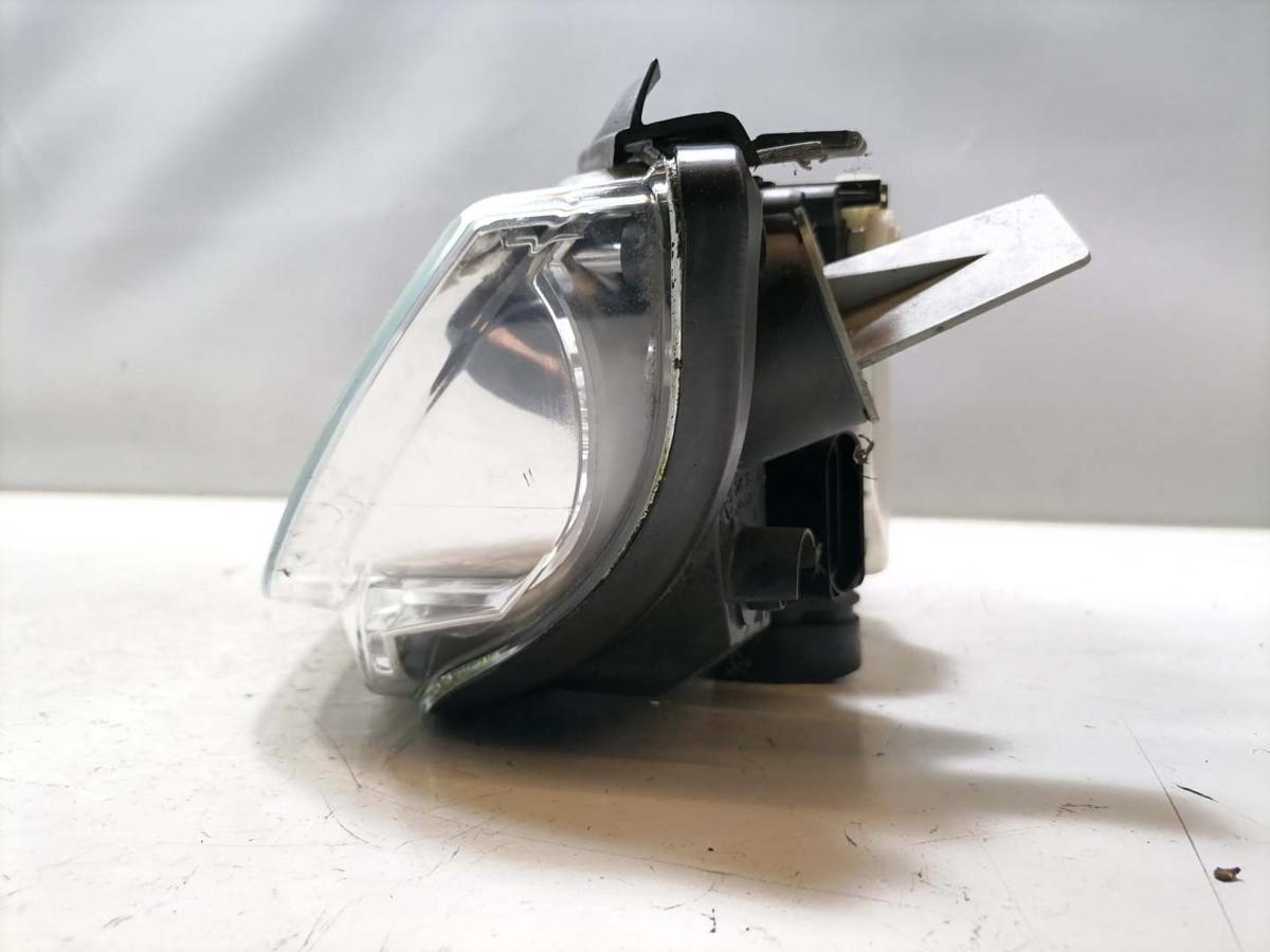 Skoda Fabia 1 original Scheinwerfer vorn links Halogen mit Chrom Hintergrund Bj.2001